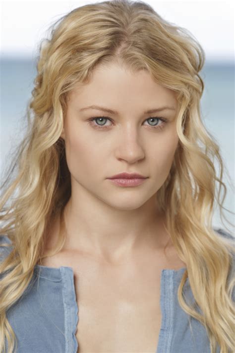 emilie de ravin sexy|4,470 Emilie Deravin Photos & High Res Pictures